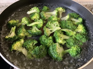 營養美味低熱量：花椰菜蛋炒飯的做法 步驟8