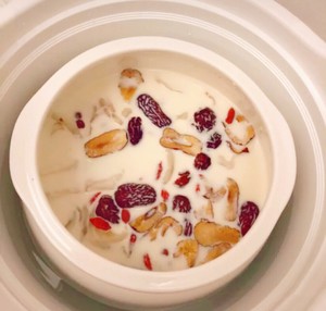 讓你面板充滿膠原蛋白的花膠奶凍的做法 步驟4