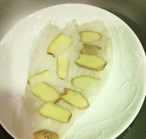 讓你面板充滿膠原蛋白的花膠奶凍的做法 步驟1