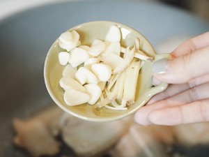 米飯絕配??一學就會的辣白菜豆腐湯??的做法 步驟4