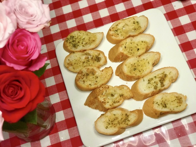 西式蒜香面包 法棍面包 配羅宋湯 經典西餐前菜 開胃菜的做法