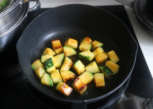 東南亞風味炒豆腐南瓜的做法 步驟4