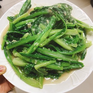 油麥菜最簡單又好吃的做法
蒜蓉油麥菜的做法 步驟1