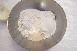 日式鹽面包—小美版的做法 步驟1