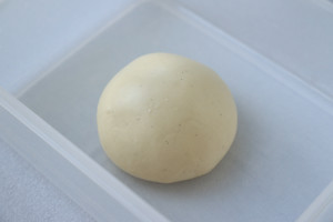 日式の鹽可頌·鹽面包..的做法 步驟1