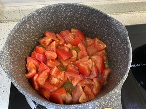 減脂輕食好湯，營養好喝又飽腹~蕃茄鮮菇雞蛋湯的做法 步驟3