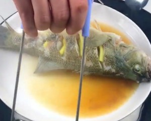 清蒸鱸魚的做法 步驟2