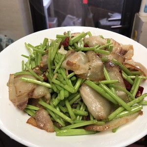 藜蒿炒臘肉的做法 步驟7