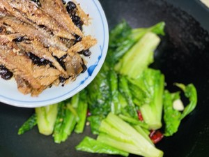 豆豉鯪魚油麥菜|你是那年最烈的酒，讓少年醉上了心頭的做法 步驟7