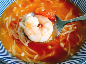 低脂健康-西紅柿金針菇蝦仁湯的做法 步驟6