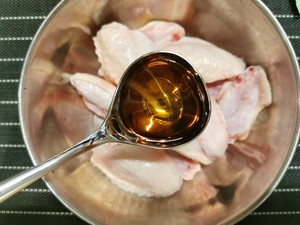 蔥油雞翅膀簡單美味的做法 步驟2