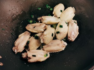 蔥油雞翅膀簡單美味的做法 步驟11