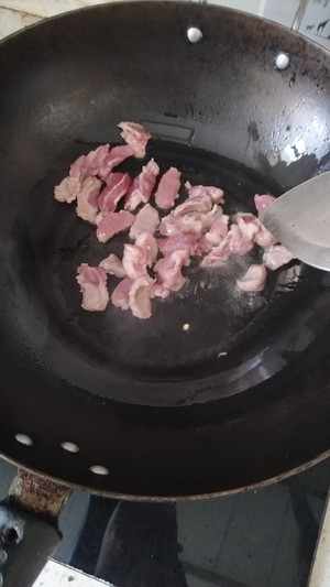 蘑菇炒肉的做法 步驟2