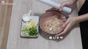 臘腸臘肉煲仔飯（電壓力鍋/電飯鍋懶人版）的做法 步驟3