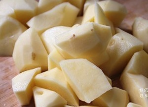 排骨燉土豆的做法 步驟4