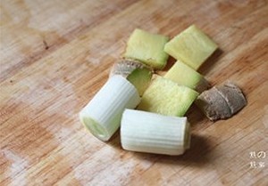 排骨燉土豆的做法 步驟2