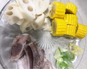 香甜排骨蓮藕玉米湯的做法 步驟2