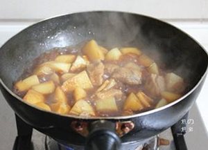 排骨燉土豆的做法 步驟11