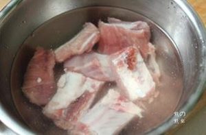 排骨燉土豆的做法 步驟1