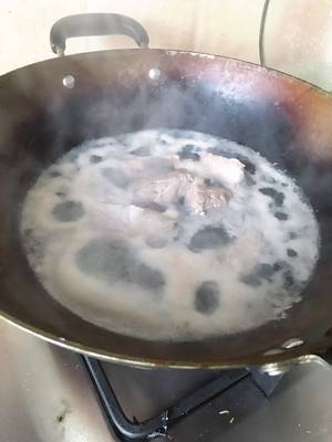 香甜排骨蓮藕玉米湯的做法 步驟1