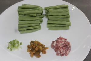 干煸四季豆的做法 步驟2