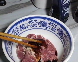 黃豆芽炒豬前腿肉的做法 步驟5