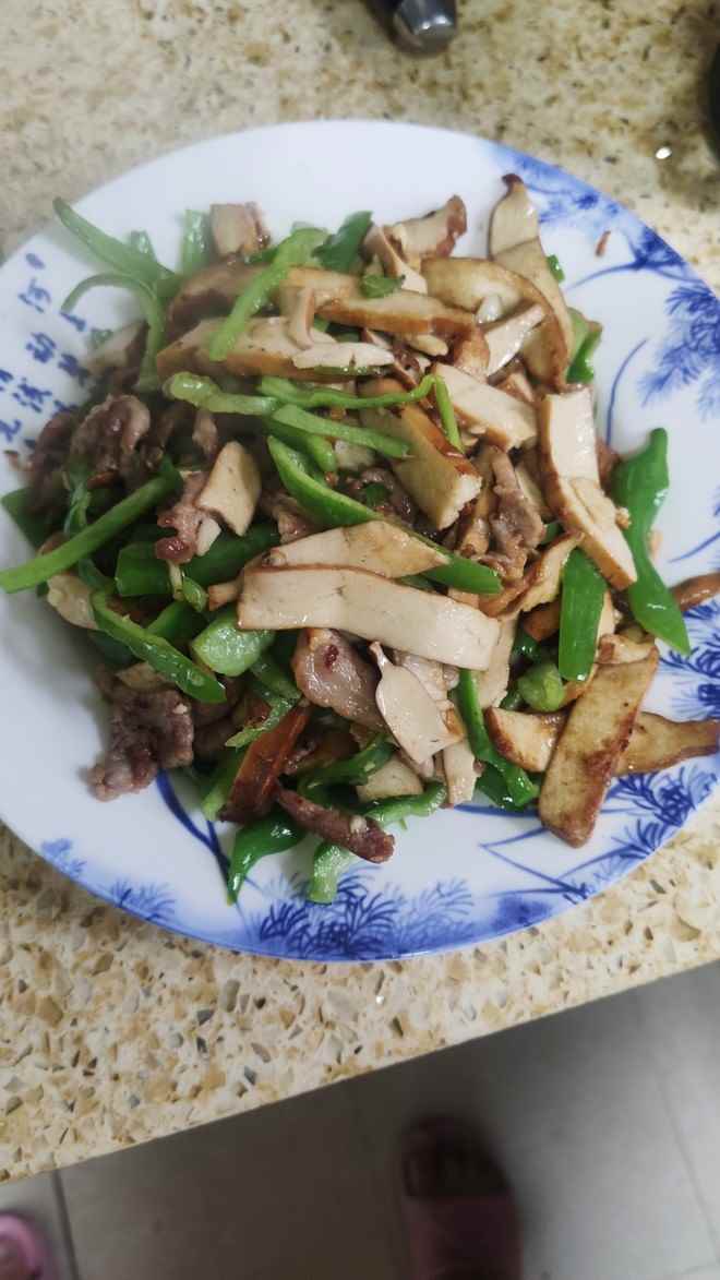 下飯菜炒青椒豆腐干肉絲的做法