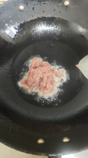 下飯菜炒青椒豆腐干肉絲的做法 步驟3