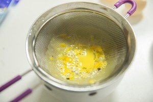 怎樣做一份完美的歐姆蛋omelette （法式煎蛋卷）的做法 步驟4